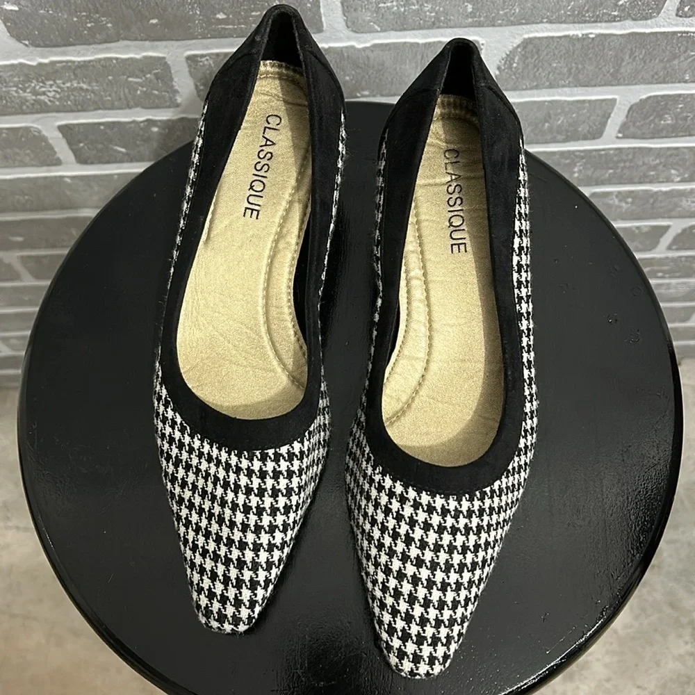 New | Classique‎ | Houndstooth Heels | Women’s Size 7M | Black Trim